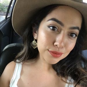 Meet your Posher, Mirna